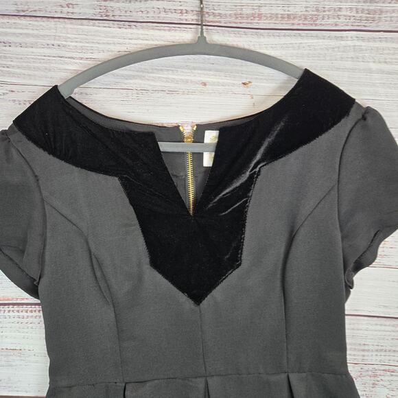 STS Sail to Sable Black Velvet Trim Dress Sz 10 Pleated Split V-Neck Whimsigoth - Picture 3 of 10